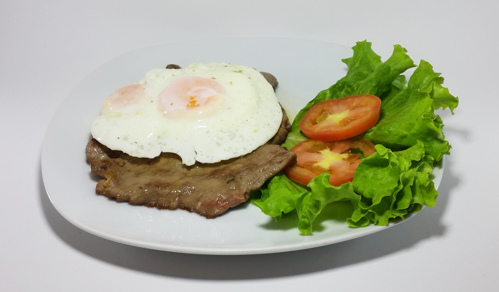 Bife con Huevo
