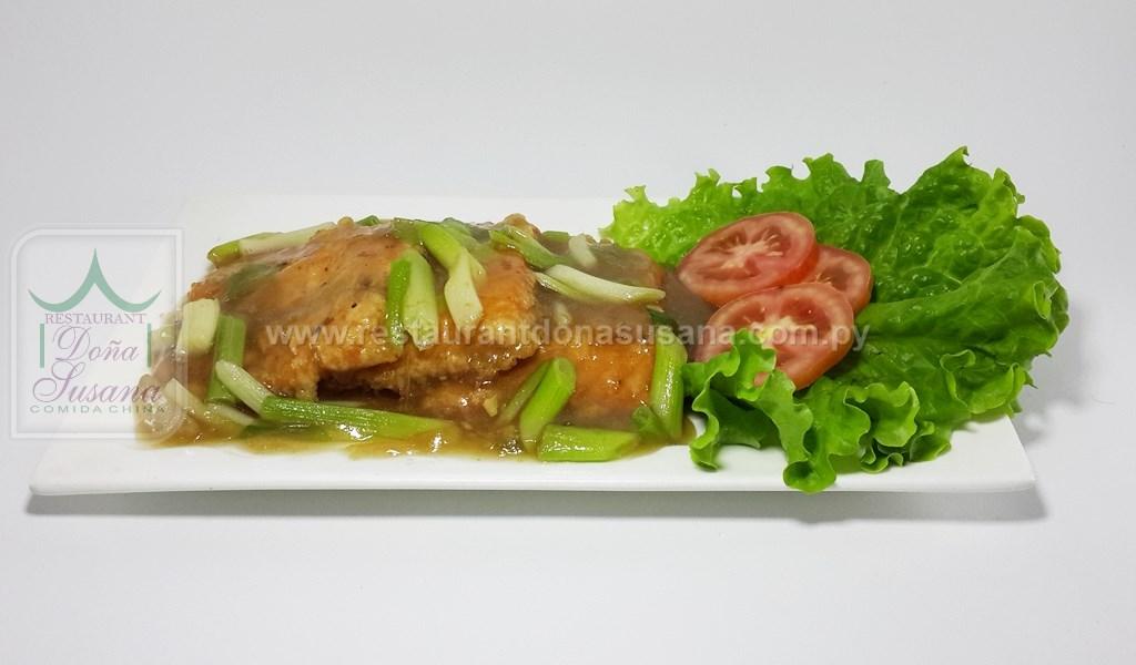 Salmón Frito con Salsa
