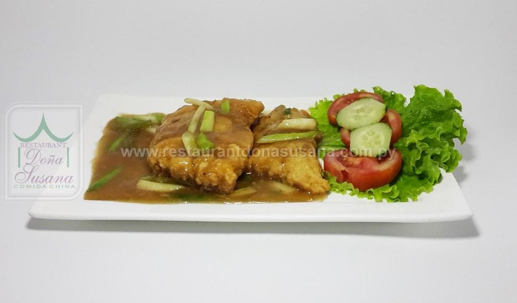 Merluza Frito con Salsa