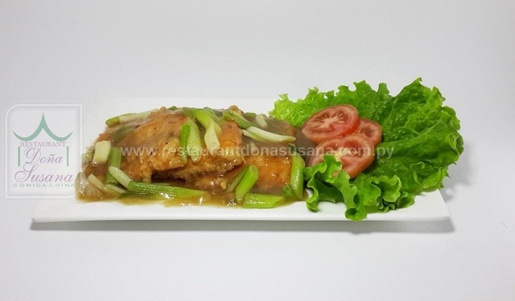 Tilapia Frito con Salsa
