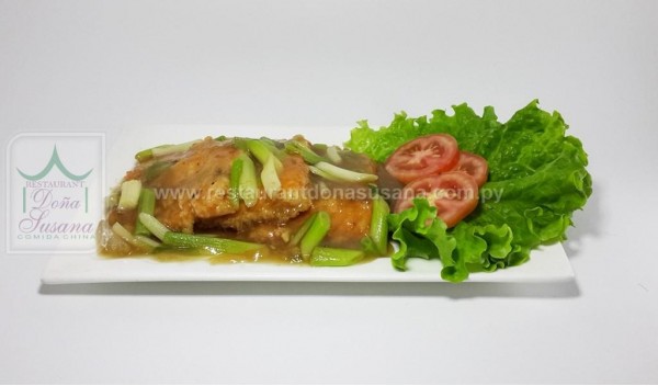 Tilapia Frito con Salsa