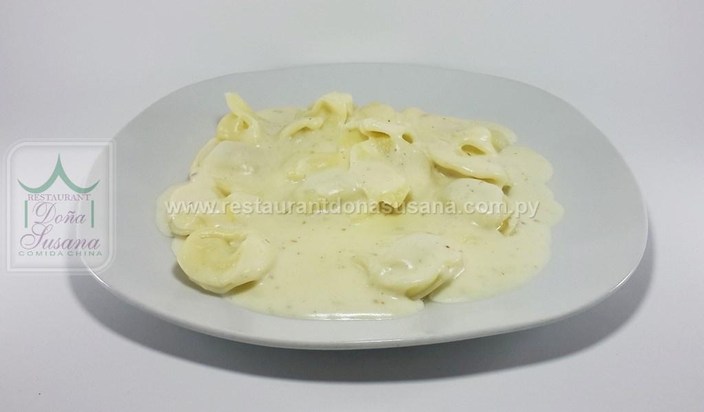 Capeletti con Salsa Blanca
