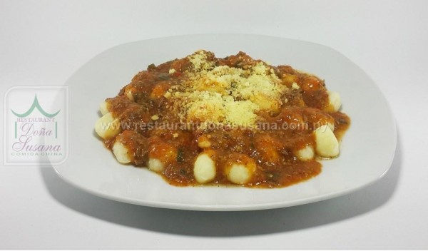 Ñoquis con Salsa Bolognesa