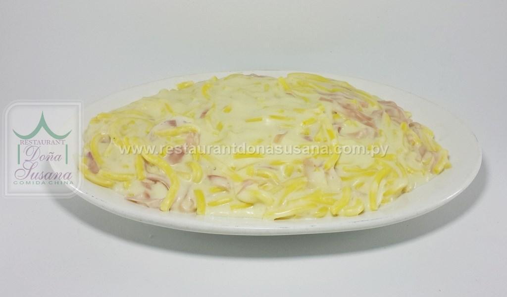 Fideo con Salsa Blanca y Jamón
