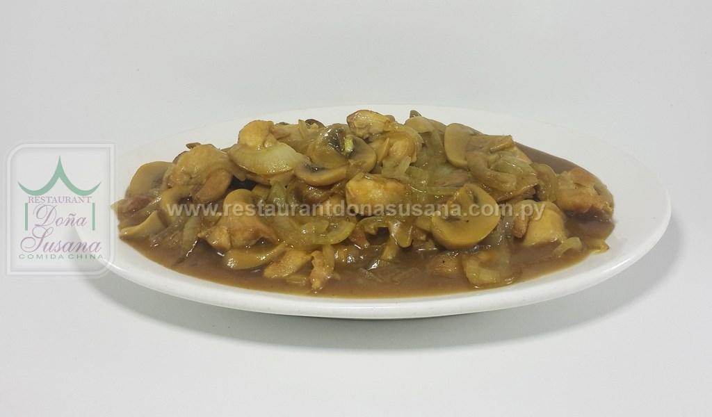 Pollo con Cebolla y Champigón