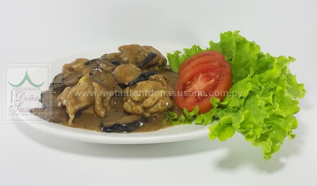 Pollo Revuelto con Hongos