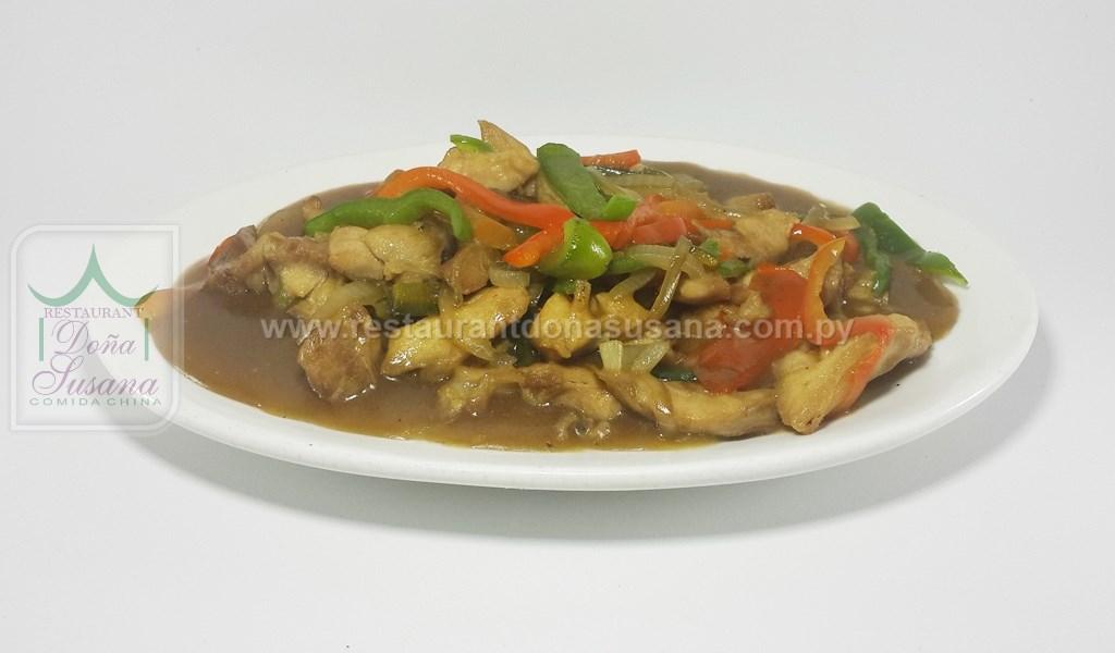 Pollo con Cebolla y Morrón