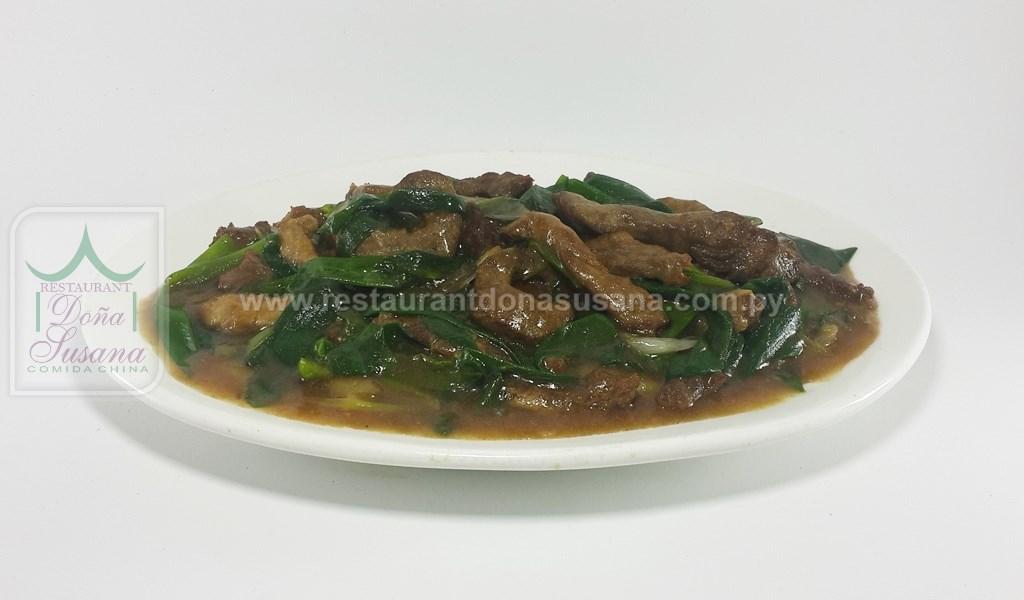 Carne con Cebollita