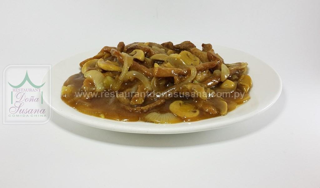 Cerdo con Cebolla y Champigñon