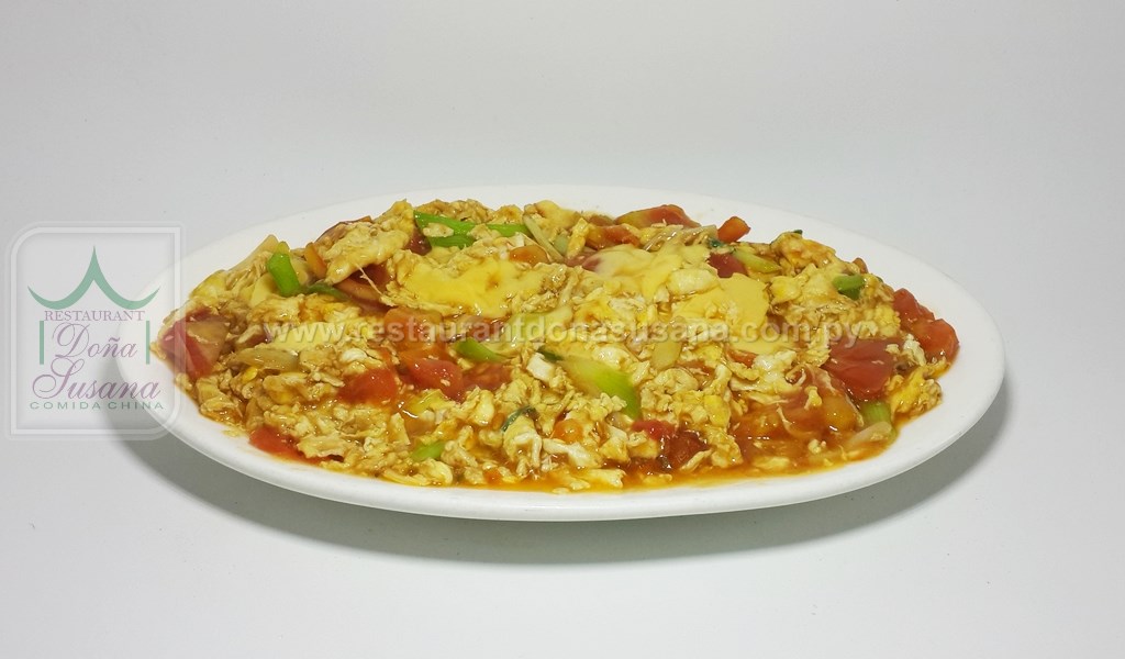 Huevo Revuelto con Tomate y Queso